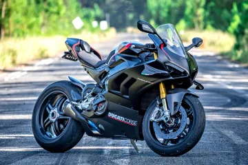 Taşıyıcı Motosiklet Ducati Panigale içinde Oslo Norveç