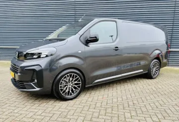 Taşıyıcı Panelvan Opel Vivaro içinde Paris Fransa